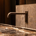 Bocca di erogazione a parete con sensore infrarossi Cea Design Sixty SIX51R | Edilceram Design